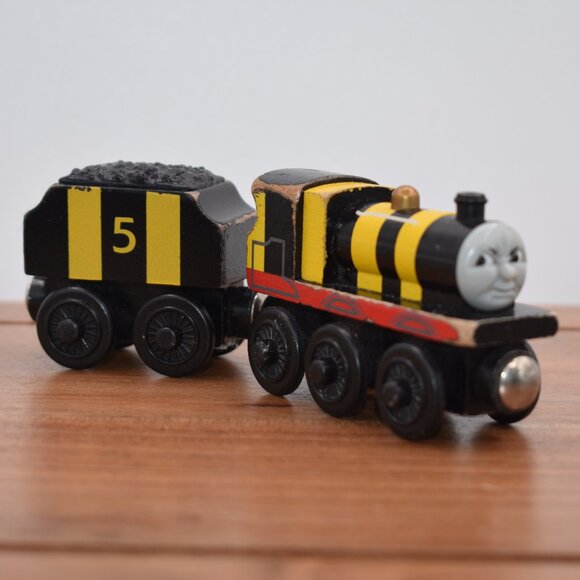 Busy As a Bee James and Tender Thomas & Friends Wooden Railway Engine 2003 Train - Picture 5 of 10